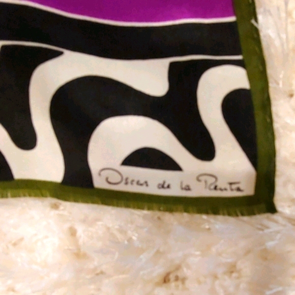 Oscar de la Renta💟 Host Pick💟 10"×50"Silk  Scarf - Picture 2 of 3